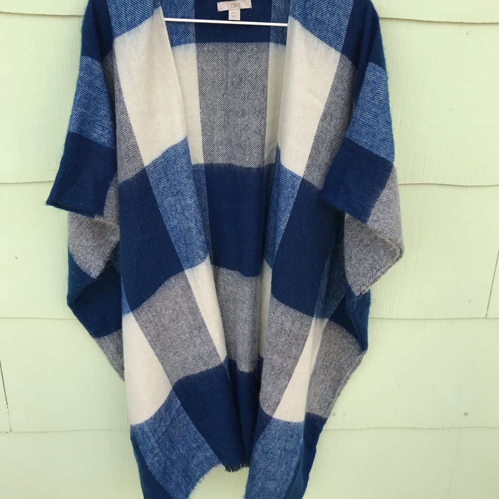 Loft blue and white blanket scarf